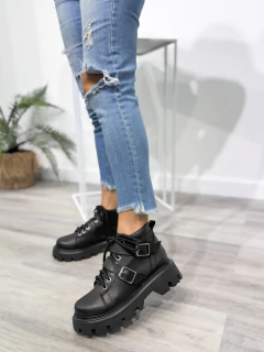 Imagen de Borcegos de cuero NAPOLI – Con hebillas, cordones y base 4 cm