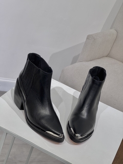 Bota de cuero ARUBA – Taco 8 cm, diseño con elástico y calce cómodo en internet