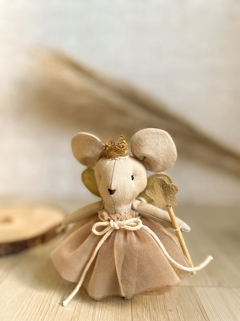 Miniatura: ratinha Amora fada