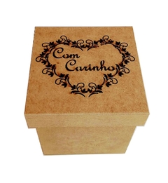 Caixa 09x09x05cm Tampa 10x10cm Com Carinho Pintada - comprar online