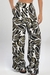 Calça Pantalona Zete Estamp Folhas Pretas