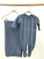Macacão em tricot trançado fofa + manta Azul Jeans