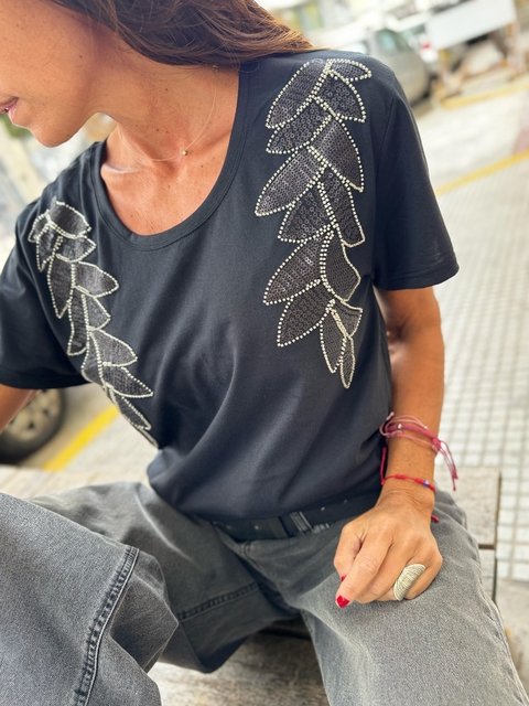 Remera Charretera Hojas Talle amplio