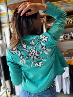 Campera Yohana de Gabarina bordada Verde Esmeralda