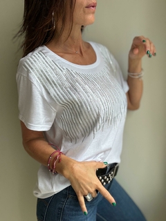 Remera bordada Lluvia de brillos Talle amplio - comprar online