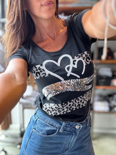Remera Corazón y Print - comprar online