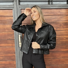 Campera Engomada Charlotte Negra en internet