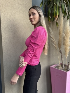 Remera Akina Fucsia - JAQUELINA HADAD