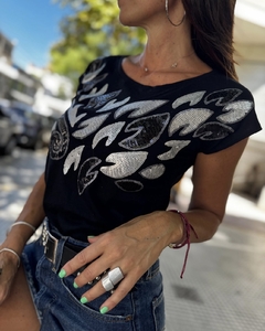 Remera Hojitas bordada - comprar online