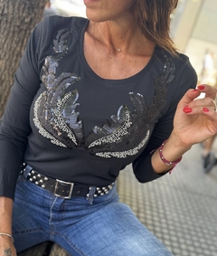 Remera Hojas manga larga bordada