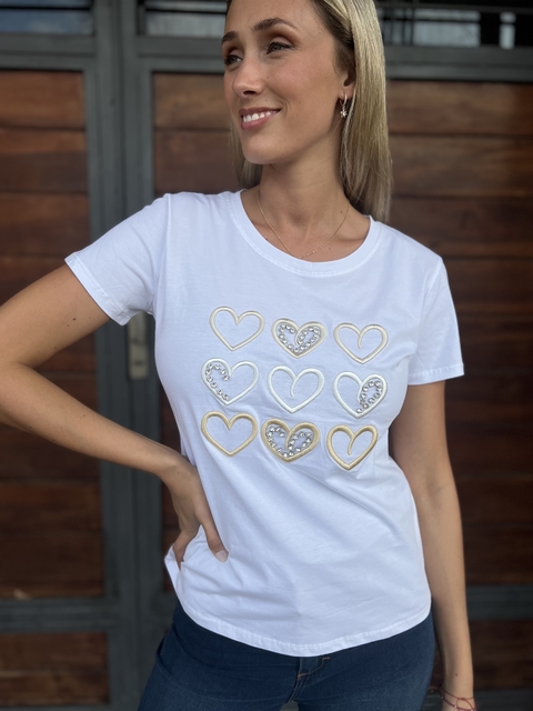 Remera Corazones Bordada y Elastizada