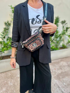 RIÑONERA HELENA en internet