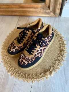 SNEAKER TEXAS PRINT (HORMA PEQUEÑA RECOMENDAMOS UN TALLE MAS DE LO HABITUAL) - comprar online