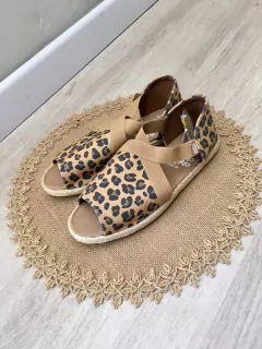 SANDALIA FIT LEOPARDO