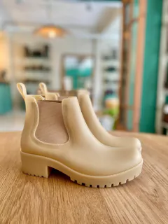 BOTA DE LLUVIA CRUDO