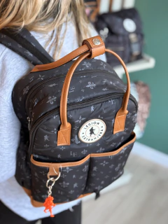 MOCHILA MATERNAL BABY LEGION NEGRA - De Pueblo