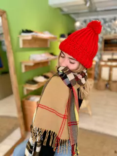 GORRO DE LANA COLORADO