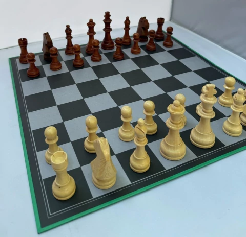 Juego de Ajedrez de Madera profesional NR 1 con tablero de carton de regalo - comprar online