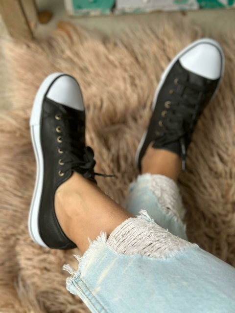 Converse Black