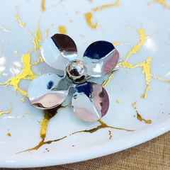 Bico de pato flor côncava prateada - comprar online