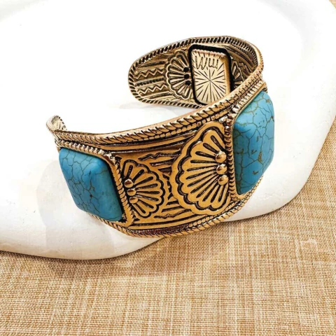 Bracelete Boho quadrado com turquesa dourado