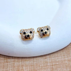 Brinco de urso cravejado com zirconias em ouro 18kl