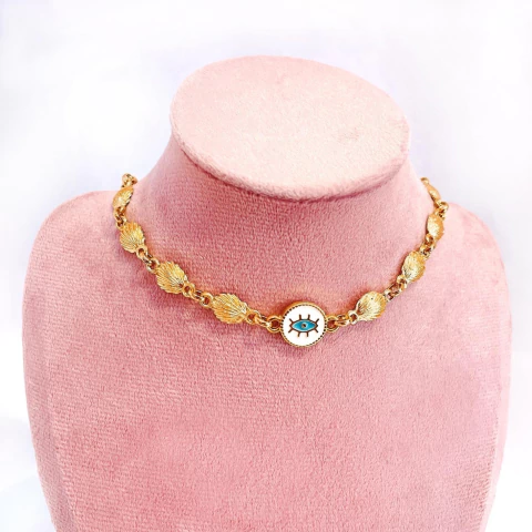 Choker de conchas com olho grego dourado