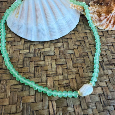 Choker de cristais verde candy com pérola barroca abs - comprar online