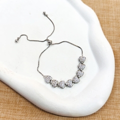 Pulseira gravata corações cravejado prateado