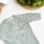 Saída maternidade tricot verde oliva - Elegance botões - Baby Boom Enxoval