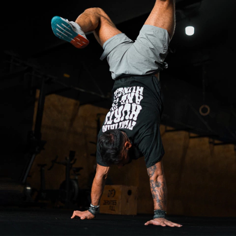 Remera Oversize everything hurts and i'm hungry