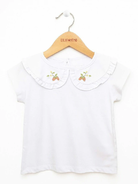 REMERA CUELLO BORDADO FRUTILLAS