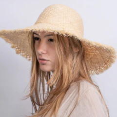 CAPELINA KATTY RAFIA NATURAL en internet