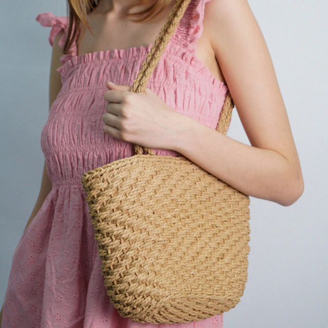 CARTERA CORAL SIMIL RAFIA — imagen 4