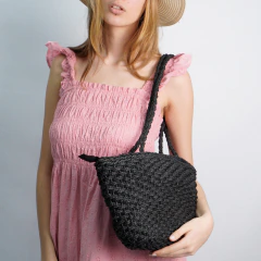 CARTERA CORAL SIMIL RAFIA en internet