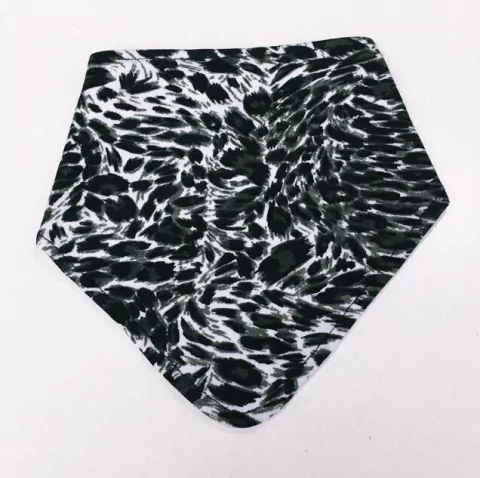 Babero bandana animal print gris
