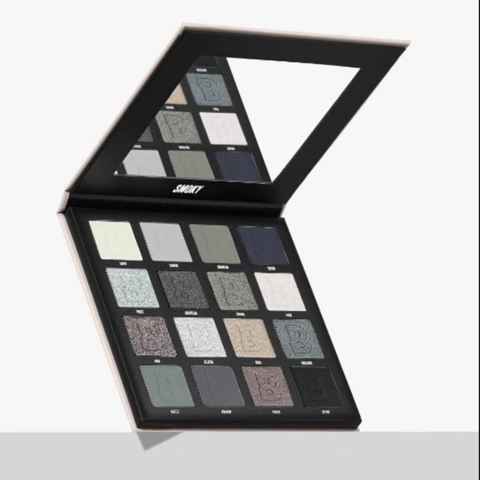 Beauty Bay Paleta Smoky 16 Colour