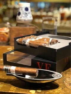 VegaFina F2 Robusto 10 + Cenicero