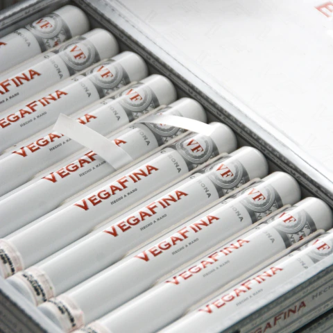 Vegafina Corona Tubo Dominicano