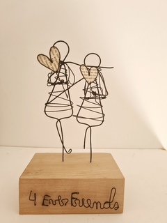 Escultura de pareja en Alambre