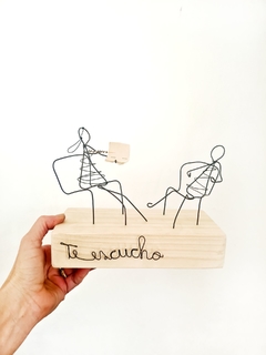 Escultura de pareja en Alambre - Vienen y Van Deco