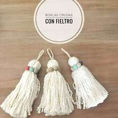 Borlas crudo con bolitas de Fieltro - comprar online