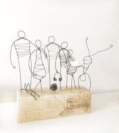 Escultura de Familia en alambre