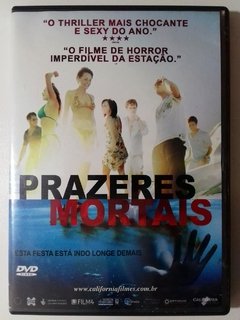 DVD Prazeres Mortais Original Donkey Punch Atrizes / Atores: Jaime Winstone, Robert Boulter, Sian Breckin, Tom Burke, Julian Morris, Jay Taylor e Nichola Burley. Dirigido por Oliver Blackburn.