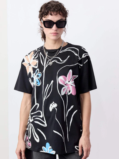 REMERA FLORES NEGRA (78820)