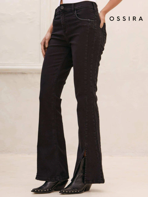 JEAN FLARE HIGH CON RECORTE Y TAJO (5040939)