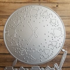 DIE / TROQUEL -RELOJ ALICIA EN EL PAIS DE LAS MARAVILLAS..- en internet
