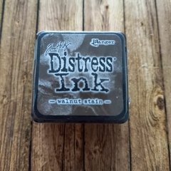 TINTA DISTRESS INK RANGER DE TIM HOLTZ - COLOR VALNUT STAIN -