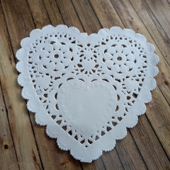 BLONDAS DE PAPEL CORAZON 12,5 CM -( x 10 unid) BLANCO ANTIGUO - IMPORTADAS