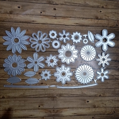 DIE / TROQUEL - SET DE 18 FLORES, 4 HOJAS Y 2 TALLOS - margaritas y mas